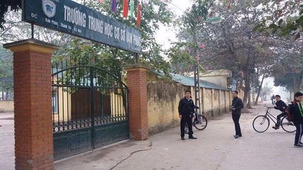 Giao vien ke phut truy duoi ke bat coc hut hoc sinh o Ha Noi