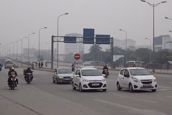 Tại nút giao thông cầu vượt Mai Dịch, giao thông thông thoáng.