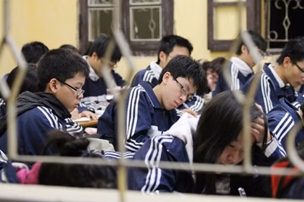 Nam sinh "học trong mơ?".