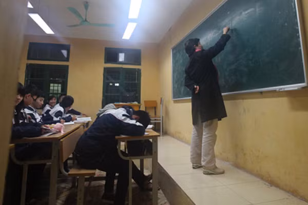 Anh: Du tu the ngu gat “khong do noi” cua sinh vien Viet Nam