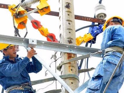 Thu tuong Nguyen Xuan Phuc yeu cau lam ro dung, sai viec tang gia dien-Hinh-2