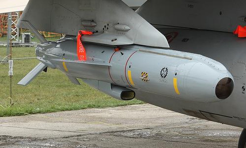 Bên cạnh đó cần lưu ý thêm rằng Israel không sử dụng máy bay chiến đấu tàng hình F-35I Adir mà chỉ huy động những chiếc F-16I Sufa tiêu chuẩn, loại tên lửa tham chiến được xác định là Delilah với đầu đạn khoảng 30 kg.