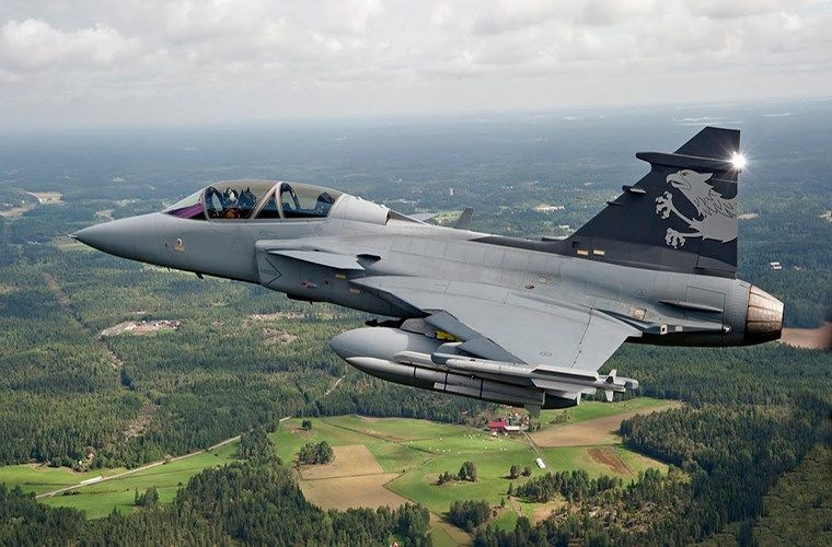 “Câu hỏi đặt ra là điều này có nằm ngoài khả năng của tiêm kích hạng nặng khi tôi chưa bao giờ thấy điều đó trước đây với các máy bay chiến đấu Sukhoi và MiG của Nga".