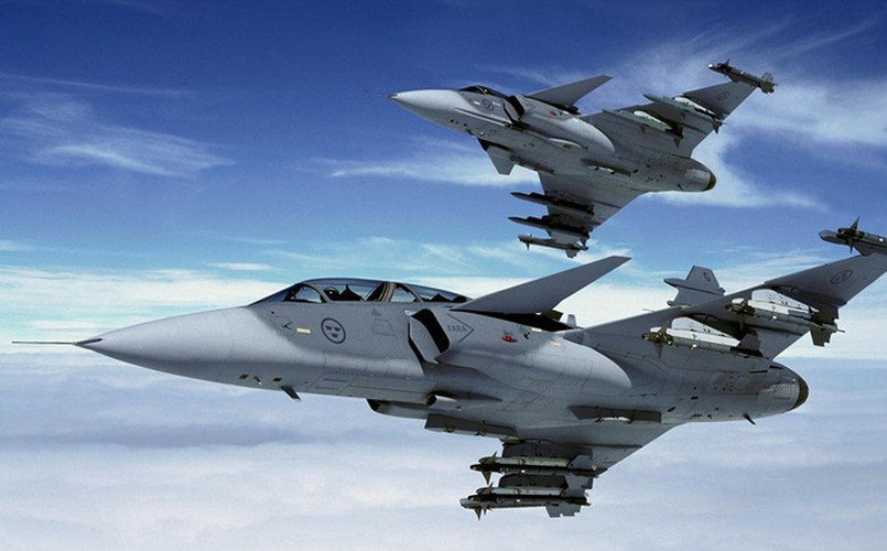 JAS-39 Gripen là loại máy bay chiến đấu đa nhiệm hạng nhẹ 1 động cơ do công ty hàng không Saab Thụy Điển phối hợp với Ericson (hệ thống điện tử) và Volvo (động cơ) chế tạo.
