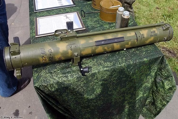 Cận cảnh ống phóng.