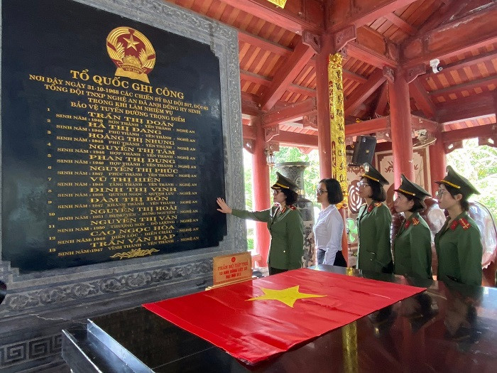 Đã có 1.240 cán bộ, chiến sĩ dũng cảm chiến đấu và anh dũng hy sinh để bảo vệ huyết mạch giao thông Truông Bồn.