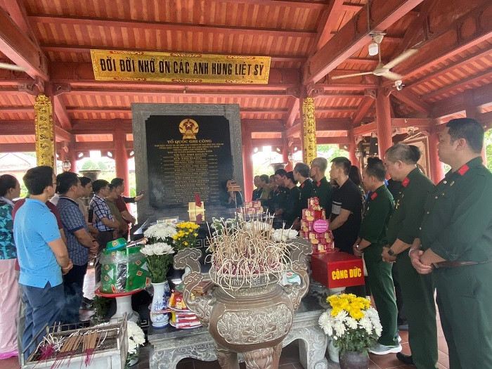 Bom đạn giặc Mỹ không thể khuất phục được ý chí và quyết tâm sắt đá của quân và dân ta: “Tim có thể ngừng đập - nhưng đường không thể tắc”; “Tất cả cho tiền tuyến - Tất cả để đánh thắng giặc Mỹ xâm lược”; Các lực lượng của quân và dân ta đã giữ vững được mạch máu giao thông, đóng góp trên 2 triệu ngày công, đào đắp hàng triệu m3 đất đá, đưa 94 ngàn lượt xe quân sự vượt qua Truông an toàn...