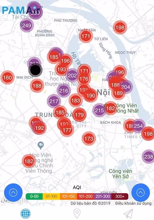 Ngoài ra, chị em nhớ lưu ý các yếu tố khác mà da mình tiếp xúc. Ví dụ: không gian trong nhà (càng tối giản thì càng ít bụi, dễ lau chùi, ít ô nhiễm), quần áo (không nên phơi lâu ngoài trời, không khí trong nhà và trong ô tô (nên có máy lọc không khí thì tốt)...