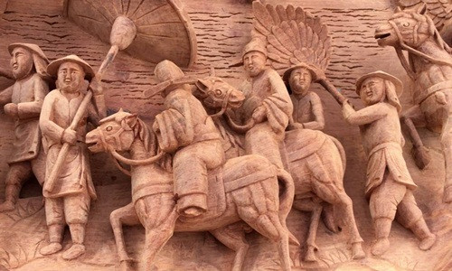 Ly ky su than Viet duoc vua Thanh ban bien vang khen thuong