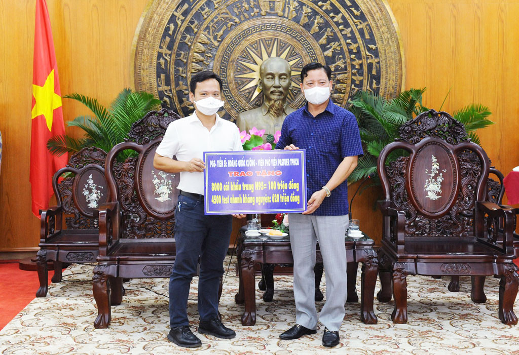 Từ năm 2011 - 2016, ông Hoàng Quốc Cường học Tiến sĩ tại Đơn vị Nghiên cứu lâm sàng đại học Oxford, Open University, Anh.