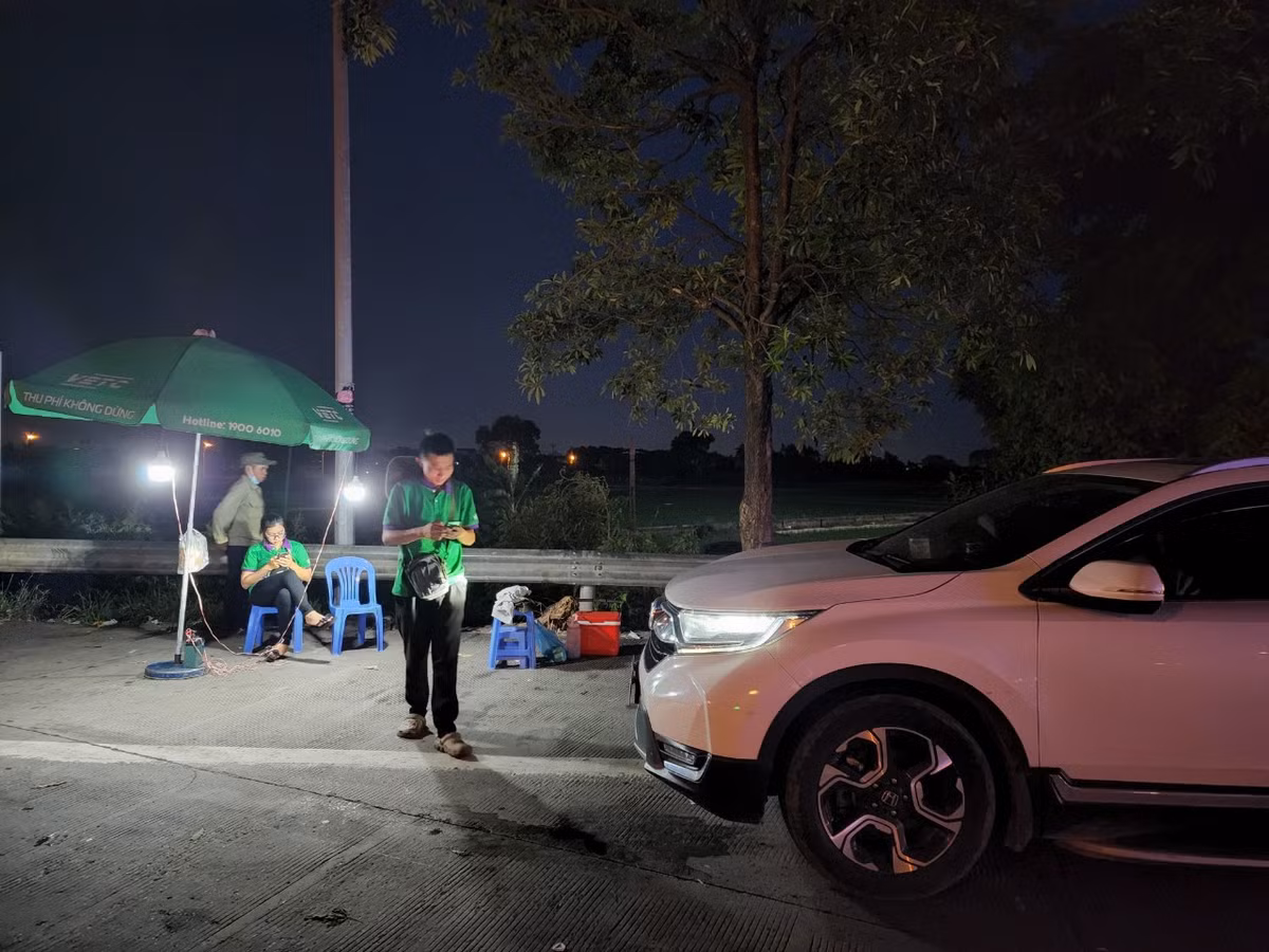 Từ ngày mai, các phương tiện vào cao tốc đều bắt buộc phải thực hiện thu phí không dừng.