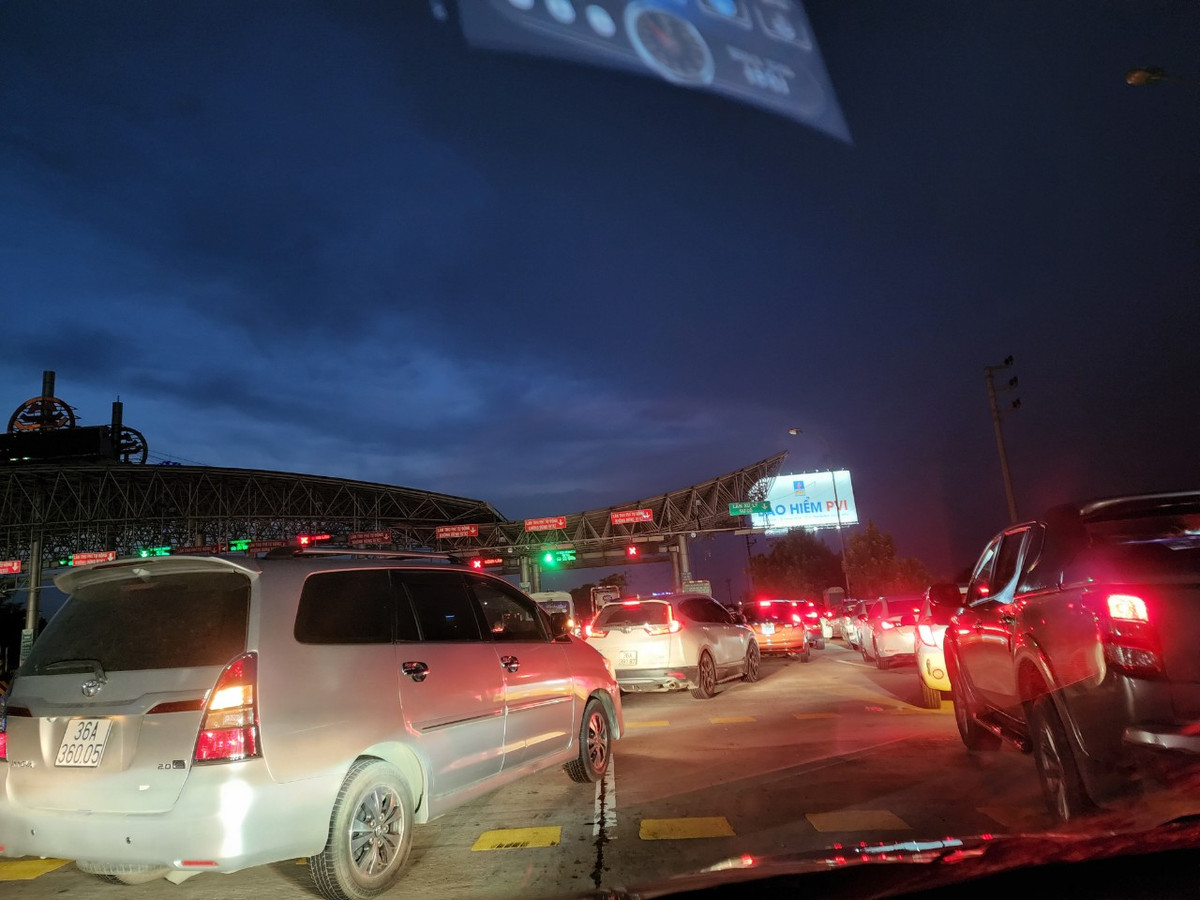 Cao toc Phap Van - Cau Gie truoc “gio G” thu phi khong dung ETC