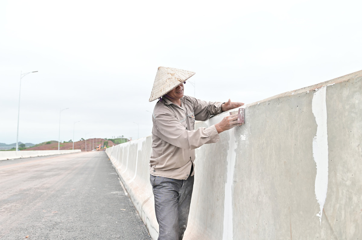 Tuyến đường sẽ trở thành tuyến cao tốc ven biển duy nhất kết nối trực tiếp, đồng bộ tới cả 3 khu kinh tế (KKT) gồm: KKT ven biển Quảng Yên, KKT Vân Đồn và KKT cửa khẩu Móng Cái.