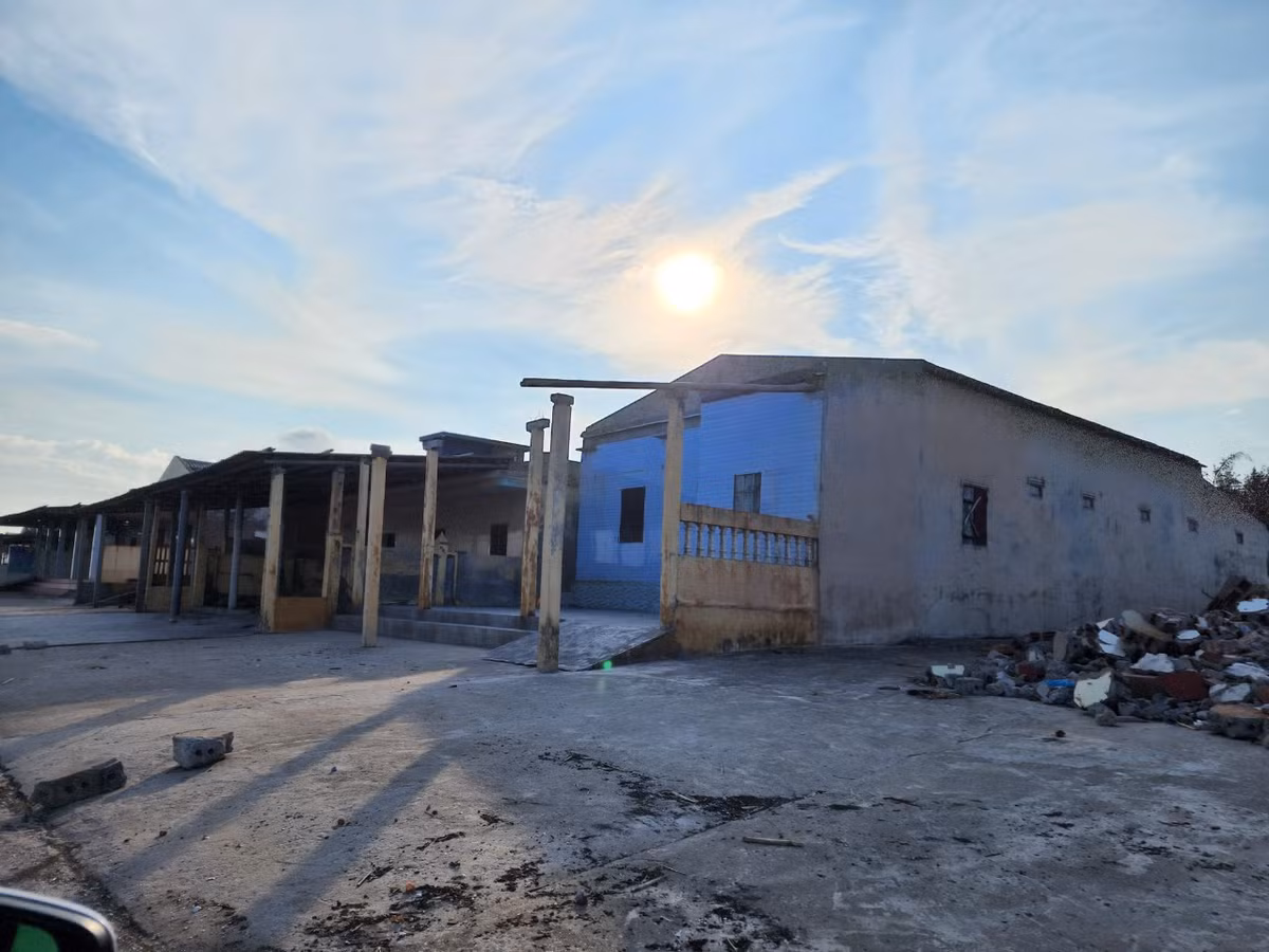 Tuy nhiên, mặc dù đã đạt được kết quả xóa bỏ các điểm dịch vụ tự phát và có chứa mại dâm nhưng chính quyền nơi đây vẫn chưa thể giải phóng hoàn toàn các công trình kiên cố để trả lại mặt bằng sạch phục vụ cho mục đích kêu gọi đầu tư, xây dựng khu du lịch mới.