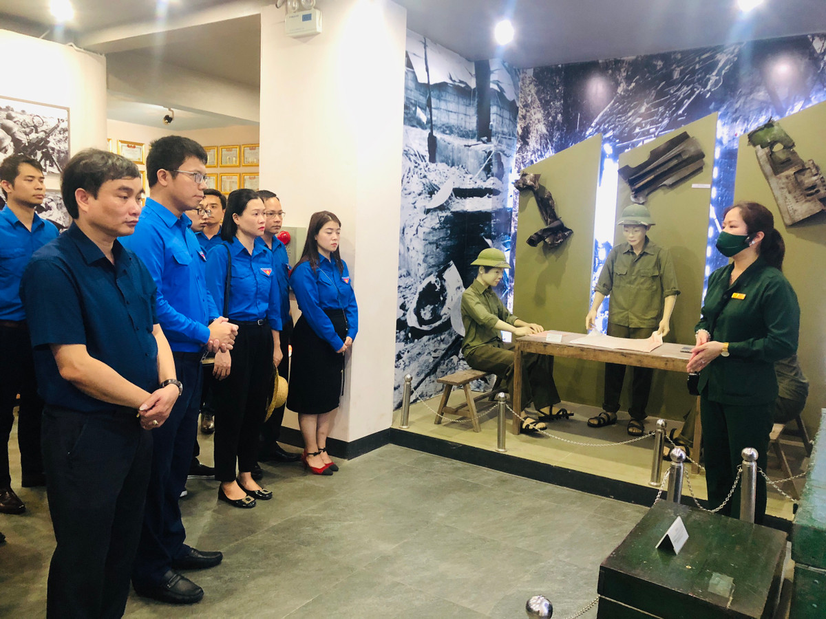 Thanh nien VUSTA tri an, tuong nho thuong binh liet si tai Thai Nguyen-Hinh-2