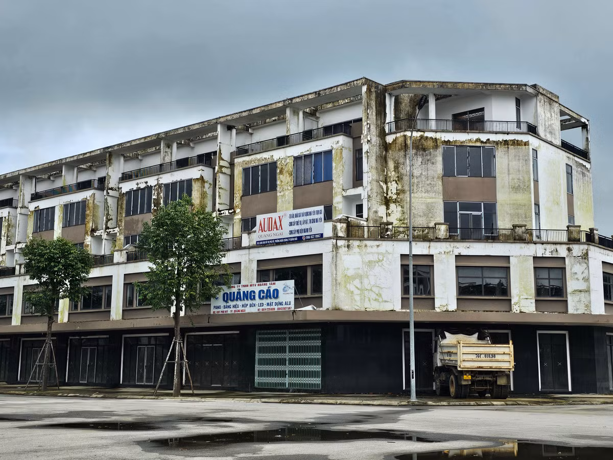 Dự án từng được giới thiệu là quần thể phức hợp gồm nhà ở liền kề, shophouse, căn hộ chung cư, khu thương mại, dịch vụ, vui chơi, giải trí hiện đại..., hứa hẹn mang lại một luồng gió mới cho loại hình đô thị tại khu vực miền Trung.