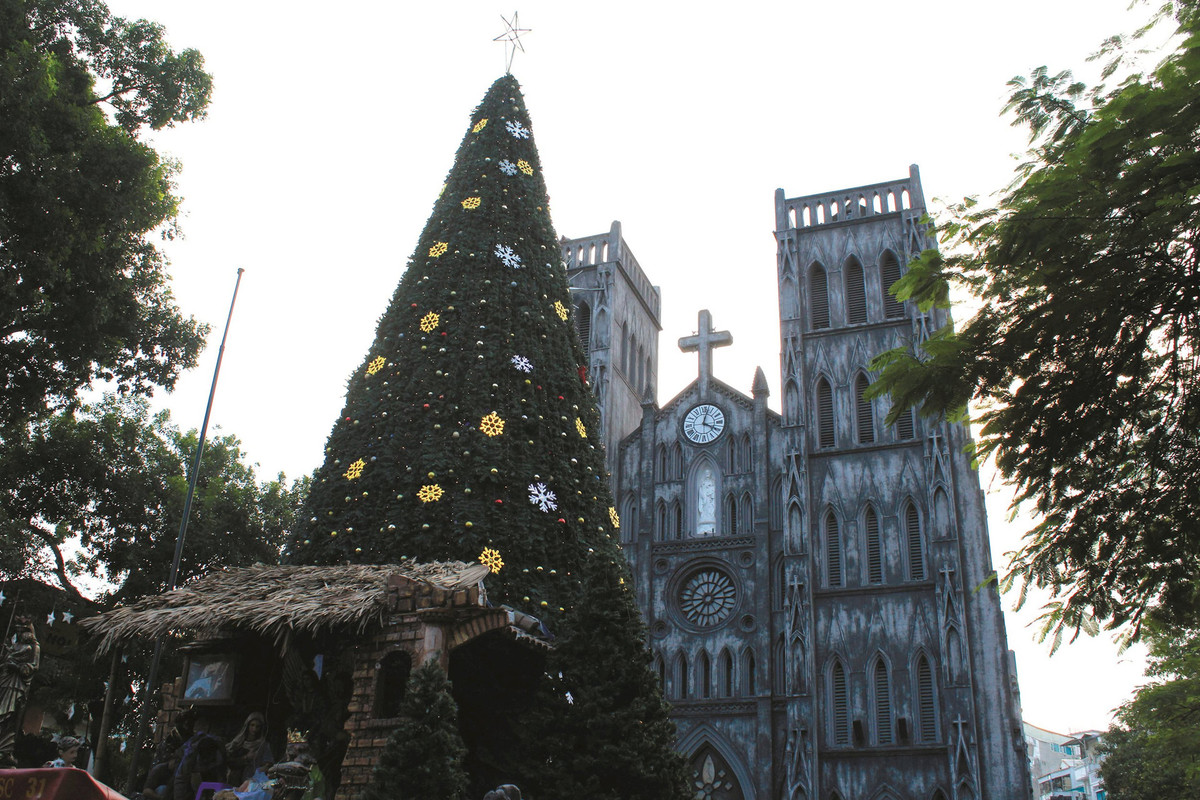 Ha Noi ngap tran khong khi Giang sinh