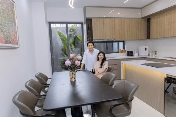 Những nội thất trong nhà được Phan Mạnh Quỳnh và bà xã chọn lựa cũng khiến cho tổ ấm thêm phần tinh xảo, ấn tượng hơn.