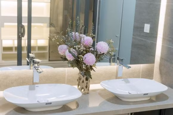 Có thể thấy, không gian vô cùng ấm cúng nhưng không kém phần sang trọng.