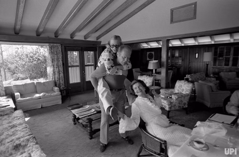 Gia đình ông chủ Nhà Trắng Gerald Ford thân thiết bên nhau khi đi nghỉ ở Trại David.