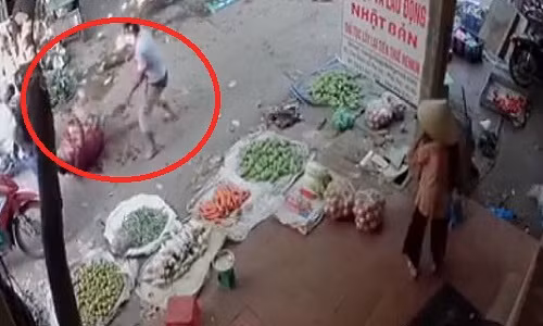 Ha Noi Chem nhau kinh hoang giua cho mot nguoi chet