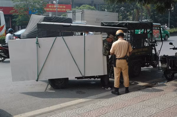 Một số trường hợp vi phạm nghiêm trọng đã bị cán bộ CSGT số 5 xử phạt hành chính theo quy định của pháp luật.