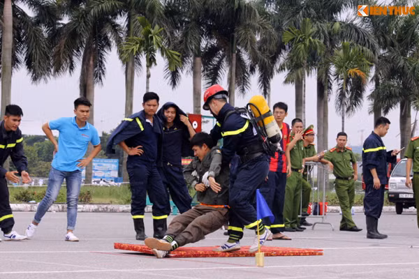 Cứu nạn nhân ra khỏi khu vực nguy hiểm trong thời gian nhanh nhất.