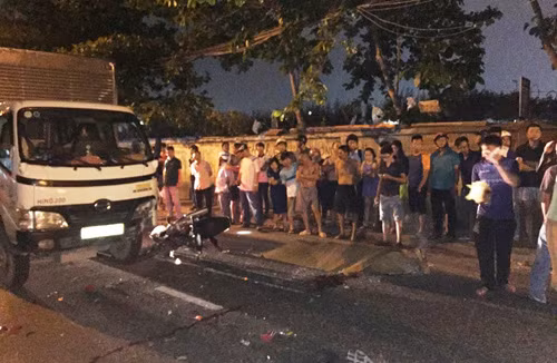 Nghen long nam sinh vien tu nan canh hop com dang do