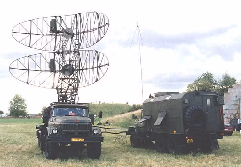 Đài nhìn vòng bắt thấp P-19 có thể cảnh báo sớm phát hiện mục tiêu tầm xa cho hệ thống tên lửa SA-3. Tầm hoạt động 260km. Nguồn ảnh: Ausairpower