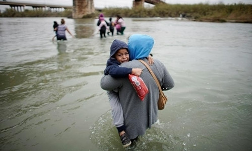 Nhiều người di cư đã gặp phải kết cục bi thảm tương tự khi băng qua dòng sông nước chảy xiết này.
