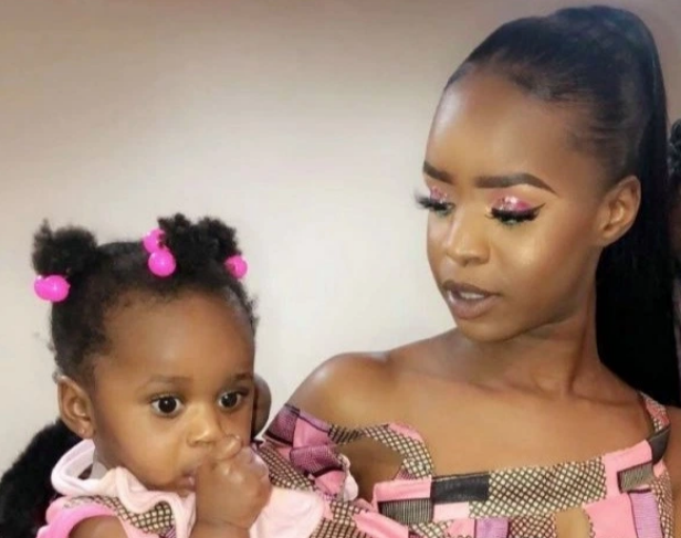 Theo kết quả khám nghiệm tử thi và các xét nghiệm pháp y, bé Asiah bị mất nước, đói và tử vong vì bị bỏ lại một mình trong nhà, không có ai quan tâm, chăm sóc.