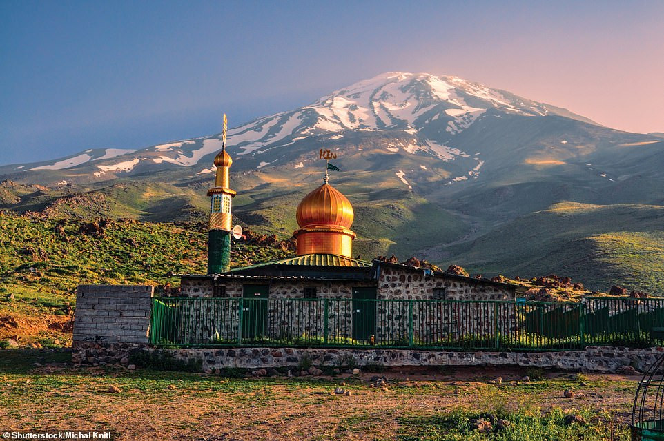 Damavand ở Iran là một núi lửa dạng tầng và là núi lửa cao nhất ở châu Á. Lần phun trào đầu tiên của Damavand xảy ra cách đây gần 1,78 triệu năm.