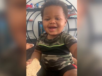 Crump và hai luật sư khác đại diện cho nhà Smalls cho biết họ có kế hoạch đệ đơn kiện cảnh sát Houston về vụ nổ súng vừa qua, trang Chronicle cho hay. Ảnh: NYDN.