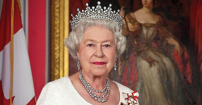 Ngày 19/2/2021, Hoàng gia Anh đã tước toàn bộ tước vị danh dự trong quân đội của Hoàng tử Harry. Nữ hoàng Anh Elizabeth II (ảnh) cũng đã xác nhận bằng văn bản rằng với việc từ bỏ các công việc của Hoàng gia Anh, việc tiếp tục các trách nhiệm và chức vị trong đời sống của hoàng tộc là không còn phù hợp.