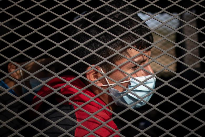 Thậm chí, có những đứa trẻ không đi cùng người lớn bị lực lượng tuần tra biên giới Mỹ bắt được ở Penitas hôm 9/3.