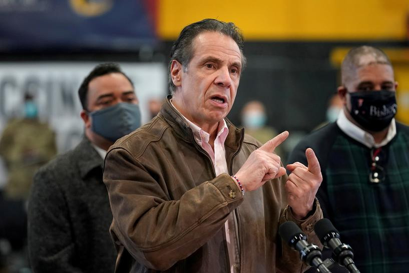 Trong chiến dịch tranh cử chức Thống đốc của cha ông vào năm 1982, Andrew Cuomo đóng vai trò là quản lý chiến dịch tranh cử, sau đó trở thành cố vấn chính sách của cha ông. Ảnh: Reuters. 