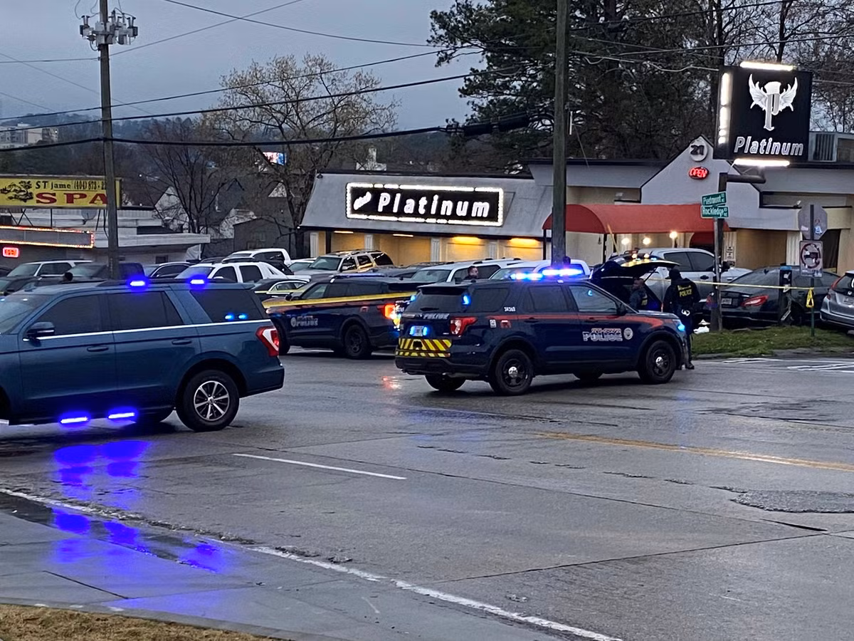 Hien truong xa sung rung dong nuoc My, nguoi goc A thiet mang-Hinh-6