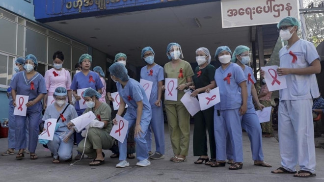 Ngày 3/2, nhân viên tại 70 bệnh viện và cơ sở y tế khắp Myanmar đình công để phản đối chính quyền quân sự. Ảnh: TWA.