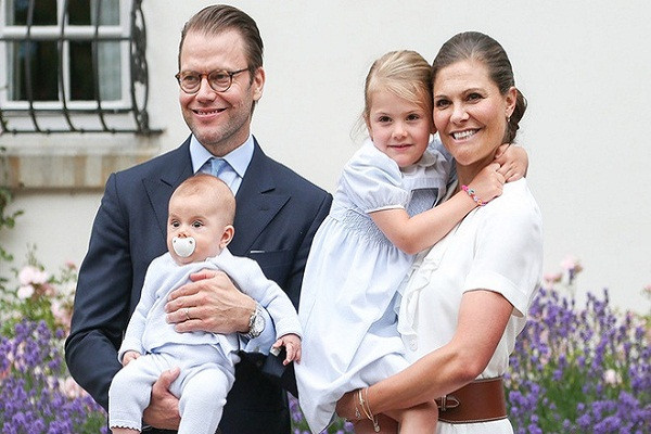 Vo chong cong chua ke vi Thuy Dien duong tinh voi Covid-19