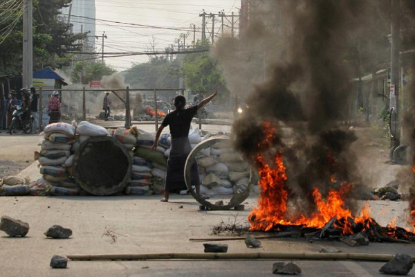 Dien bien moi nhat cuoc bieu tinh o Myanmar, be 7 tuoi thiet mang