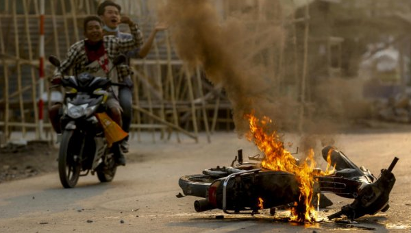 Dien bien moi nhat cuoc bieu tinh o Myanmar, be 7 tuoi thiet mang-Hinh-4