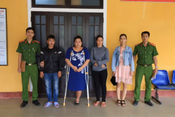 Khoi to doi tuong quay clip trong vu danh ghen kinh hoang o Hue