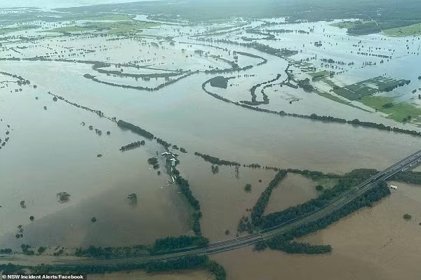 Anh: Nguoi dan Australia khon kho vi tran lut lon nhat 50 nam