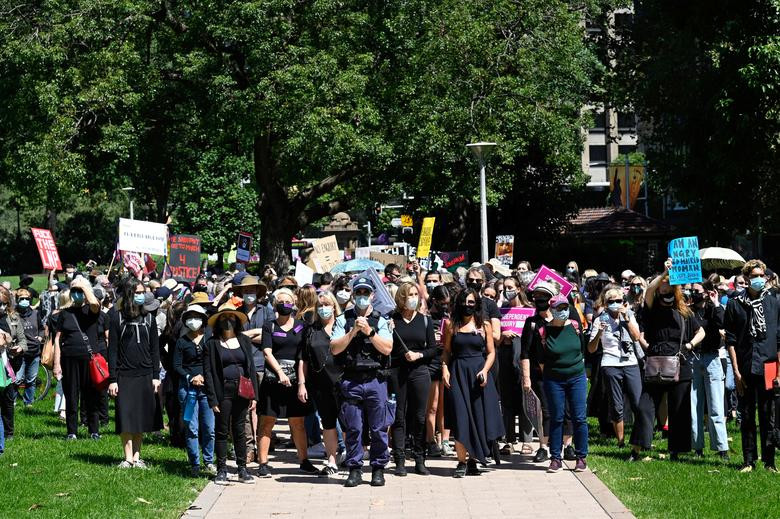 Tuy vậy, đây không phải là lần đầu tiên Quốc hội Australia vướng vào bê bối tình dục. Quốc hội Australia từng nhiều lần bị chỉ trích khi thường xuyên xảy ra những vụ bắt nạt, quấy rối và tấn công tình dục nhắm vào phụ nữ. Ảnh: Biểu tình ở Sydney. Ảnh: Reuters.