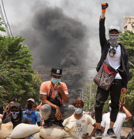 Hãng thông tấn Reuters ước tính, tổng số người thiệt mạng trong các cuộc biểu tình trên khắp Myanmar từ ngày 1/2 cho đến nay đã vượt quá 400 người. Ảnh: Reuters. 