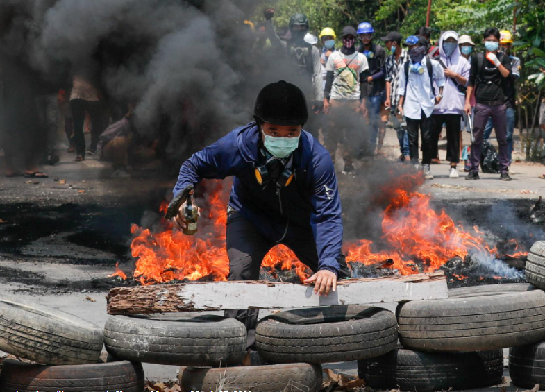Trong diễn biến mới nhất, trang Myanmar Now đưa tin, ít nhất 91 người thiệt mạng trong cuộc đụng độ với lực lượng an ninh Myanmar vào ngày 27/3 vừa qua. Ảnh: Reuters. 
