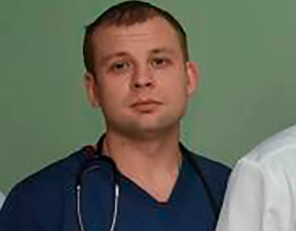 Nguồn tin cho hay, Suragin đã cưỡng bức, đánh đập và bóp cổ Irina trong thang máy của bệnh viện. Nạn nhân tử vong vì nghẹt thở.