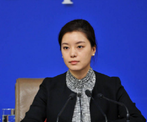 China Women News đánh giá Zhang là đại diện cho các phiên dịch viên chuyên nghiệp và có năng lực nhất Bộ Ngoại giao Trung Quốc. Ảnh: DP.