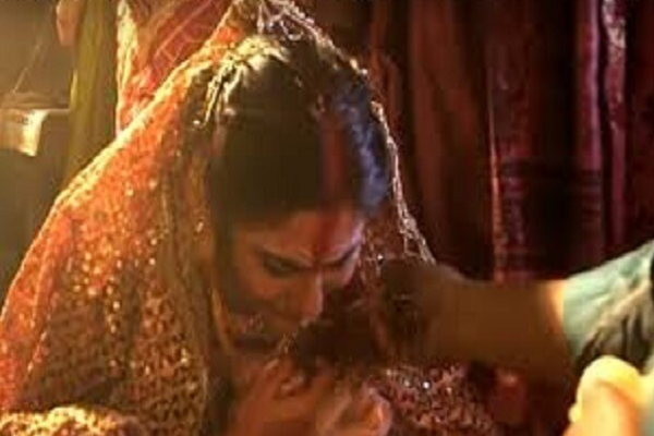 Hy huu: Co dau tu vong vi... khoc qua nhieu trong ngay cuoi