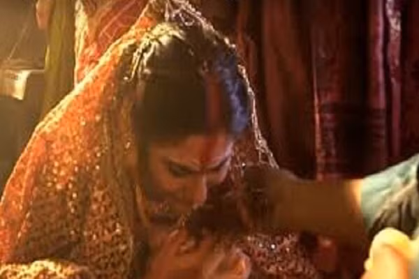 Hy huu: Co dau tu vong vi... khoc qua nhieu trong ngay cuoi